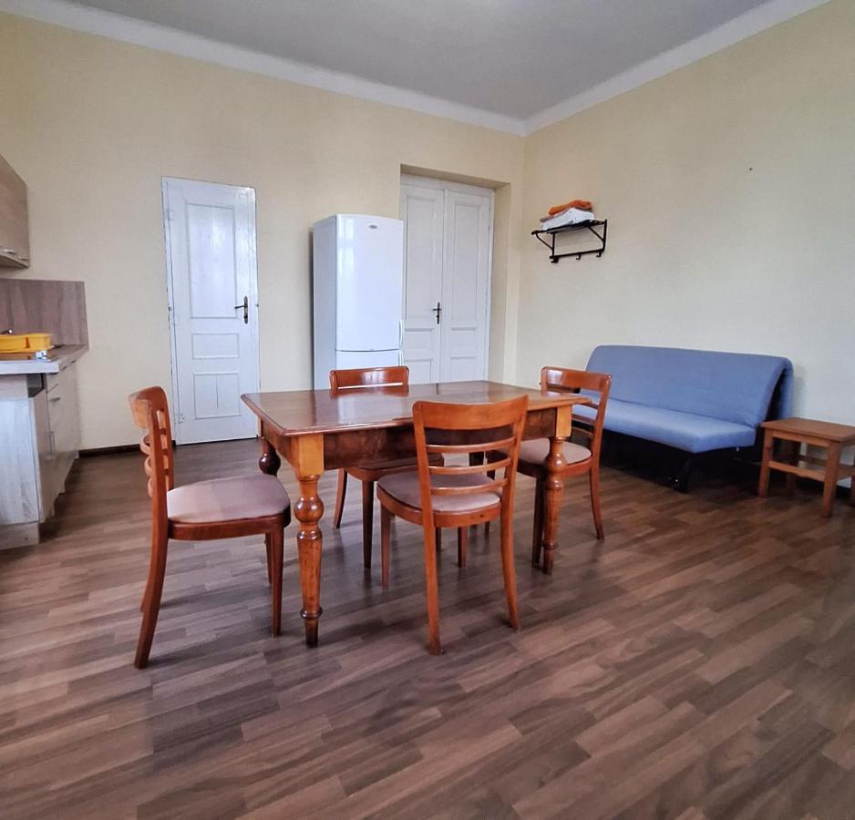 Nad Hradem Apartment *